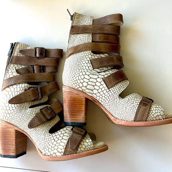 NWOT FREEBIRD WHITE SNAKE BOND BOOTIE SIZE 9 - Picture 6 of 12